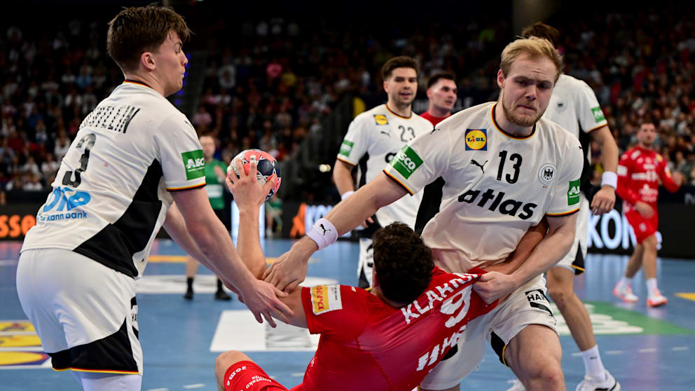 Nils Lichtlein (l./23) und Matthes Langhoff (r./23) stehen gegen Serbien nicht im Kader