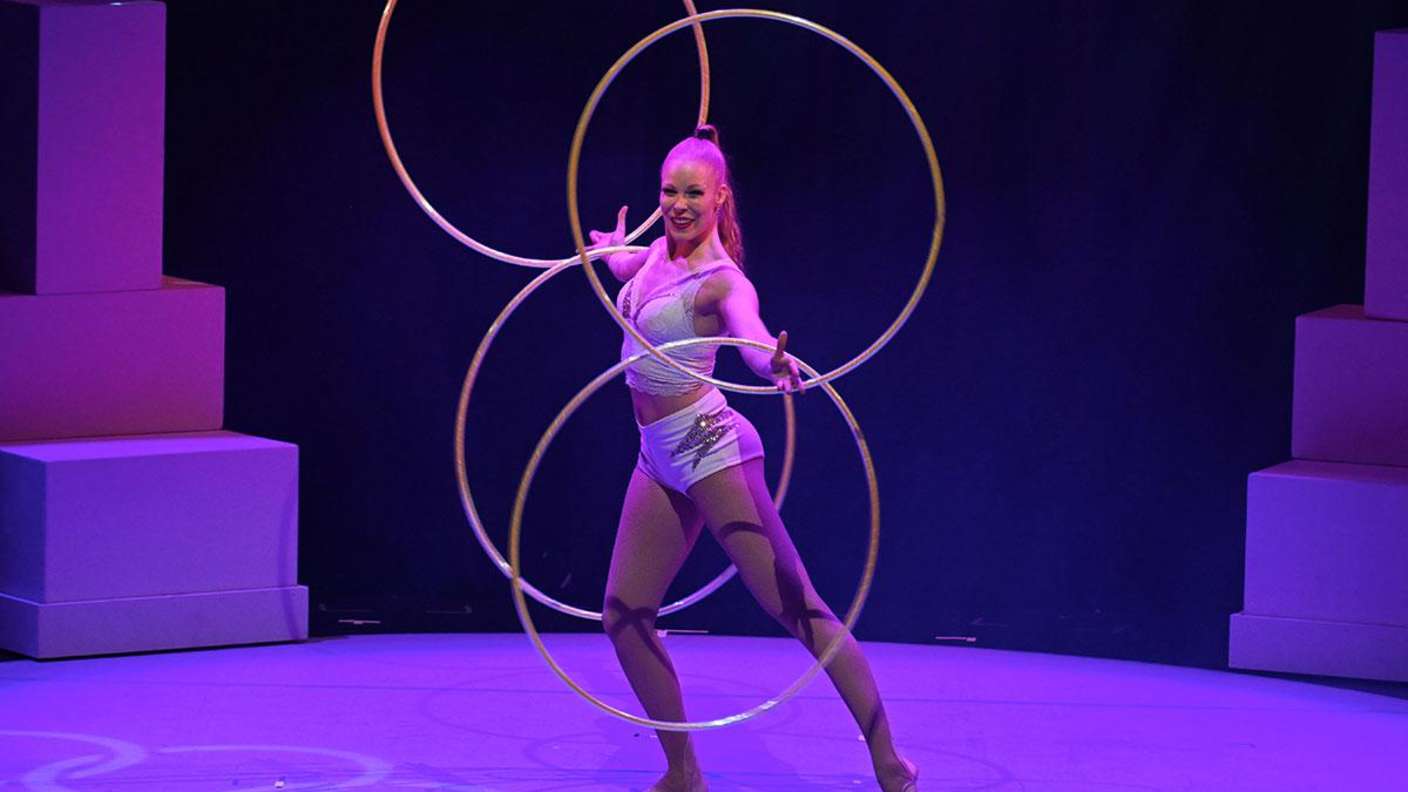 Freuen Sie sich auf Annika Hakala in der neuen Show „Hot Spot“