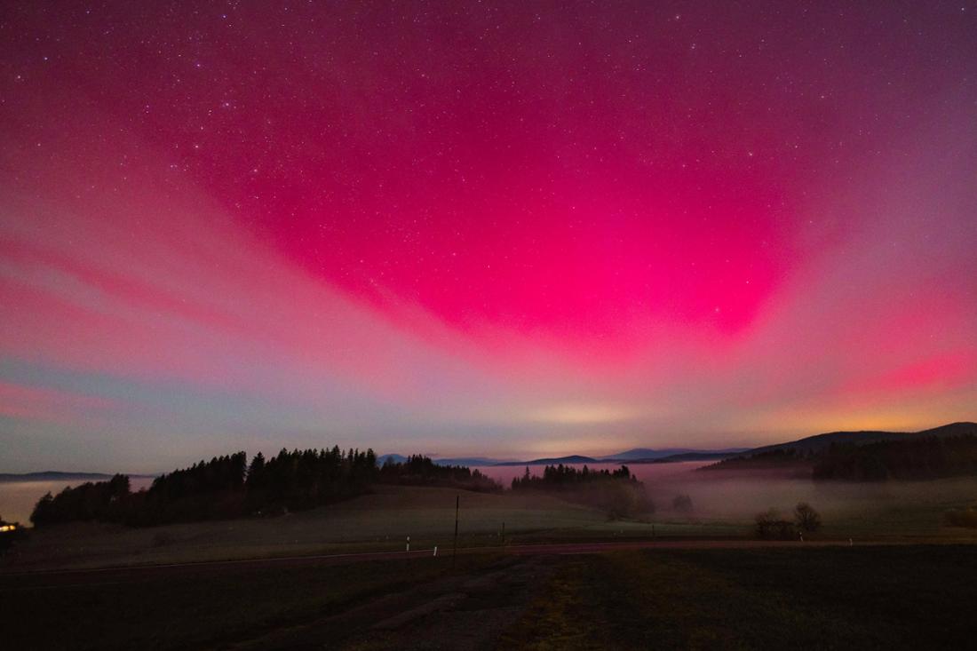 Strahlendes pink über Kirchberg am Wald in Niederbayern