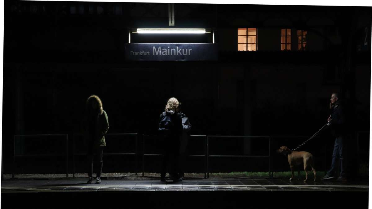 Das Heimwegtelefon begleitet Nachtschwärmer in Frankfurt nach Hause