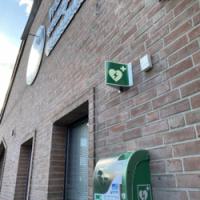 Ein Gerät, das Leben retten kann: Auf dem Gelände der Freien Evangelischen Gemeinde an der Kopfstraße ist ein automatisierter externer Defibrillator einsatzbereit. Foto: Irmi Röhseler