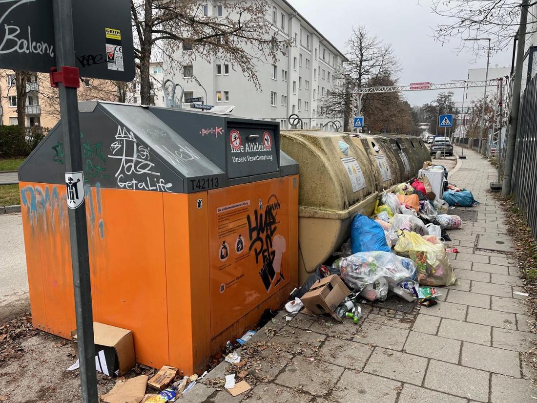 Laimer Lokalpolitiker wollen illegalen Müllablagerungen an Wertstoffinseln den Kampf ansagen.