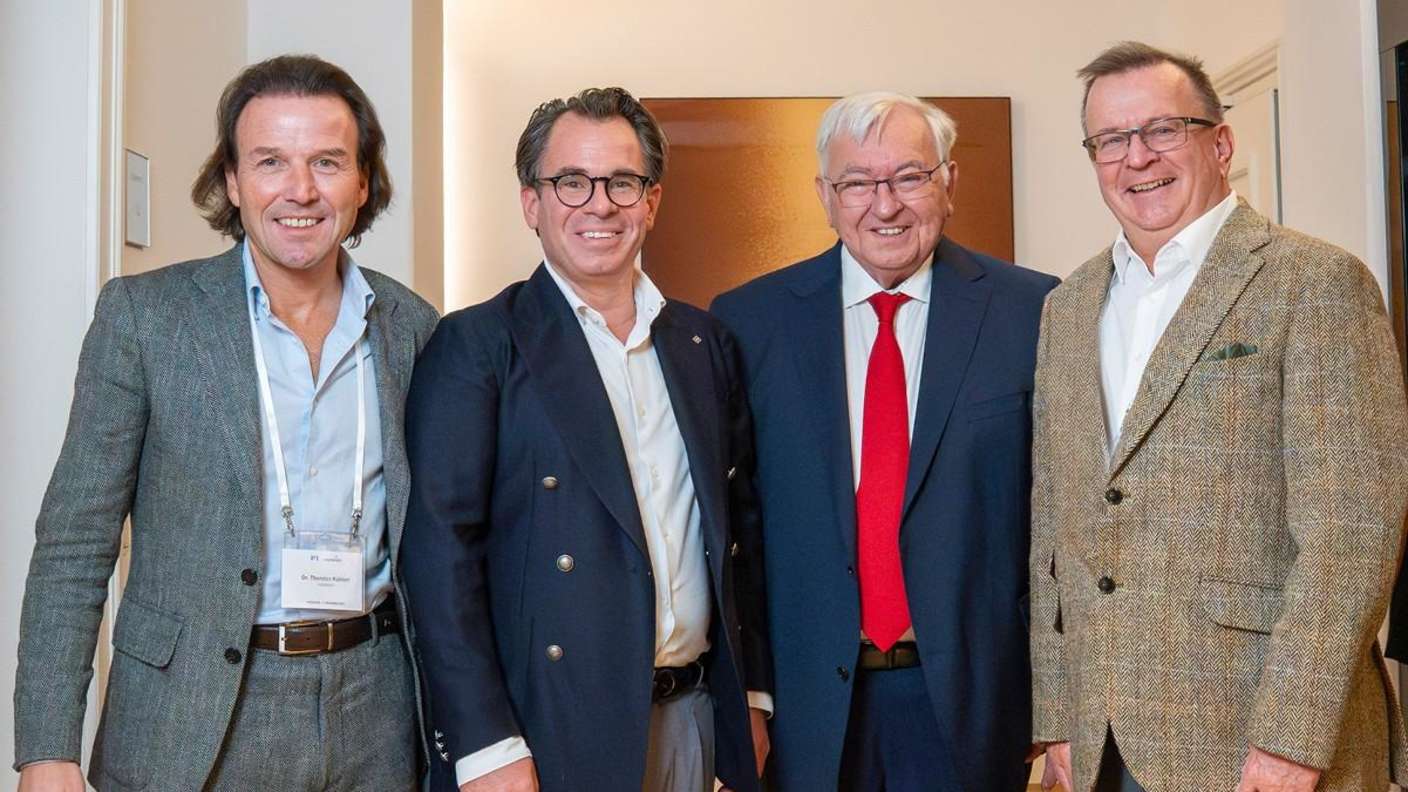 Die Verträge sind unterzeichnet (v.li.): Thorsten Kahlert, CEO Hoerbiger, Markus
Spanner, CEO PI, Dr. Karl Spanner, Gründer PI und Dr. Martin
Komischke, Präsident des Verwaltungsrates Hoerbiger.