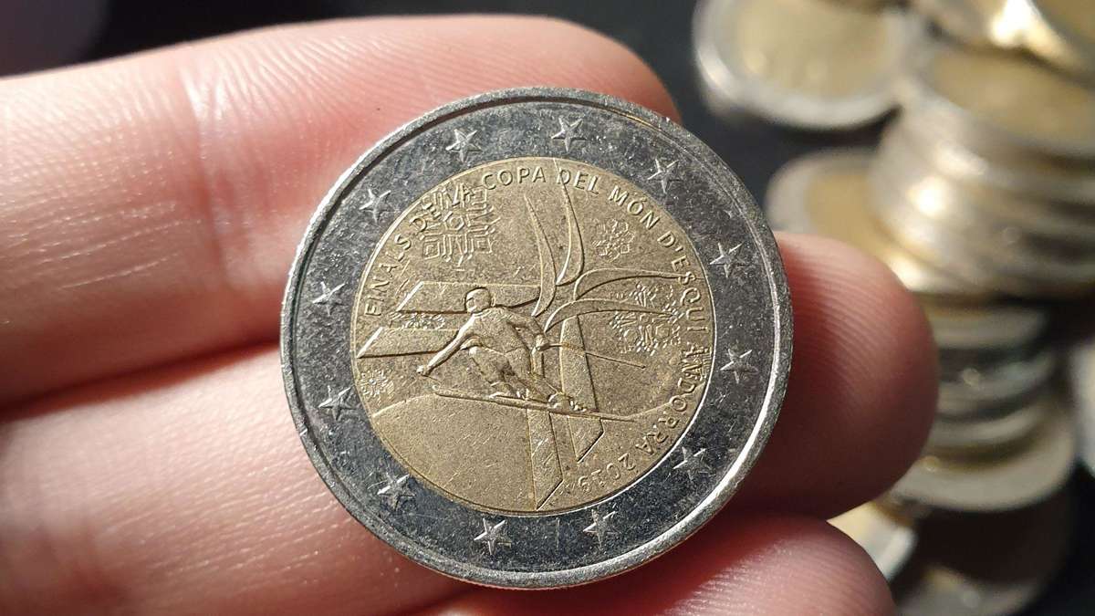 „Wahnsinniger Fund“ – Sammler fischt wertvolle 2-Euro-Münze aus dem Umlauf in Deutschland