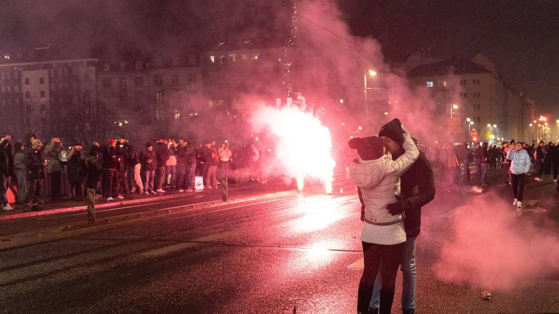 Frankfurt begrüßt das Jahr 2026 mit viel Feuerwerk. Die besten Bilder aus der Silvesternacht.