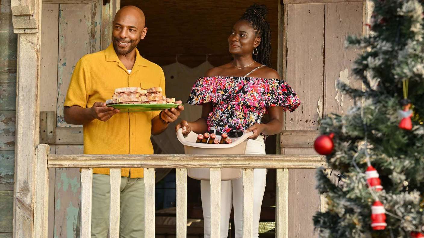 DI Mervin Wilson (Don Gilet) und DS Naomi Thomas (Shantol Jackson) beim Weihnachtsessen