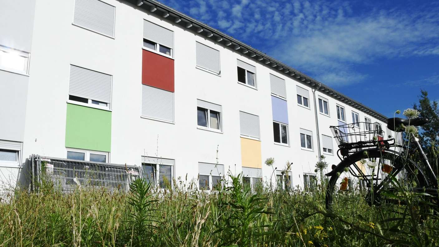 Im Dezember endete die Nutzung dieser (direkt neben dem Frankenbach-Gelände gelegenen) Immobilie in der Münsterer Goebelstraße als Flüchtlingsunterkunft. Auch in der sozialen Betreuung hat sich zum Jahreswechsel etwas geändert: Die Zuständigkeit ist von der Gemeinde auf den Landkreis übergegangen. 