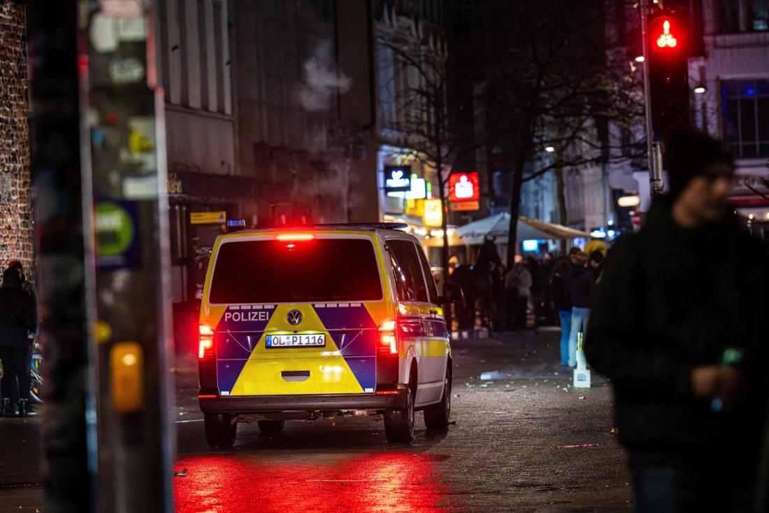 Drei Polizisten wurden in der Silvesternacht in München angegriffen und verletzt.