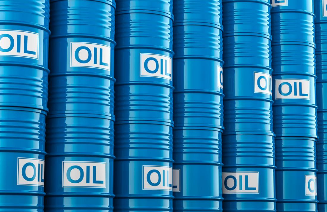 Öl-Fässer aufgereiht: Das Öl-Kartell Opec+ will die Ölförderung trotz heftiger Spannungen stabil halten. 