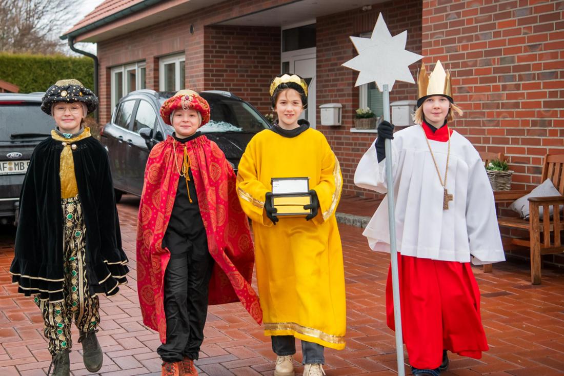 Sind als Sternsinger unterwegs: Louisa Beckamp, Karla Osthues, Anni Emthaus und Victoria Altenau.