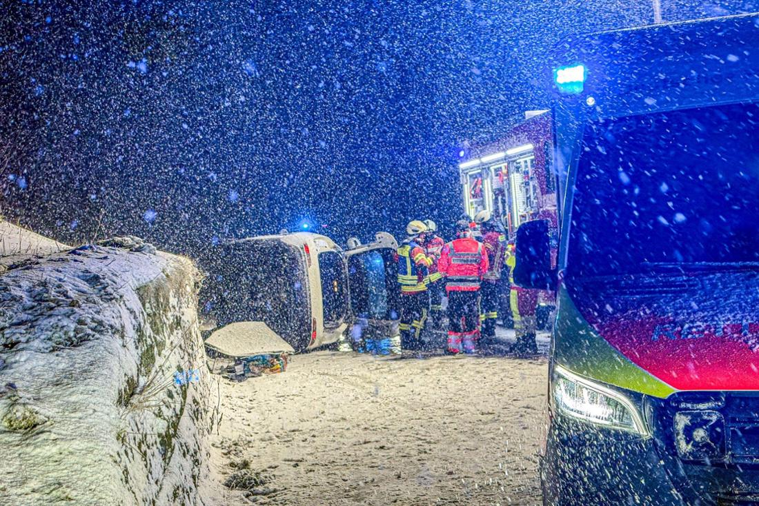 Heftiger Schneefall im Schwarzwald beeinträchtigt Straßenverkehr