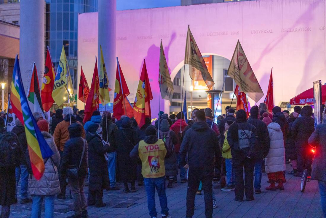 Mehrere hundert Menschen in Bayern zeigten ihre Solidarität mit Venezuela, hier in Nürnberg.