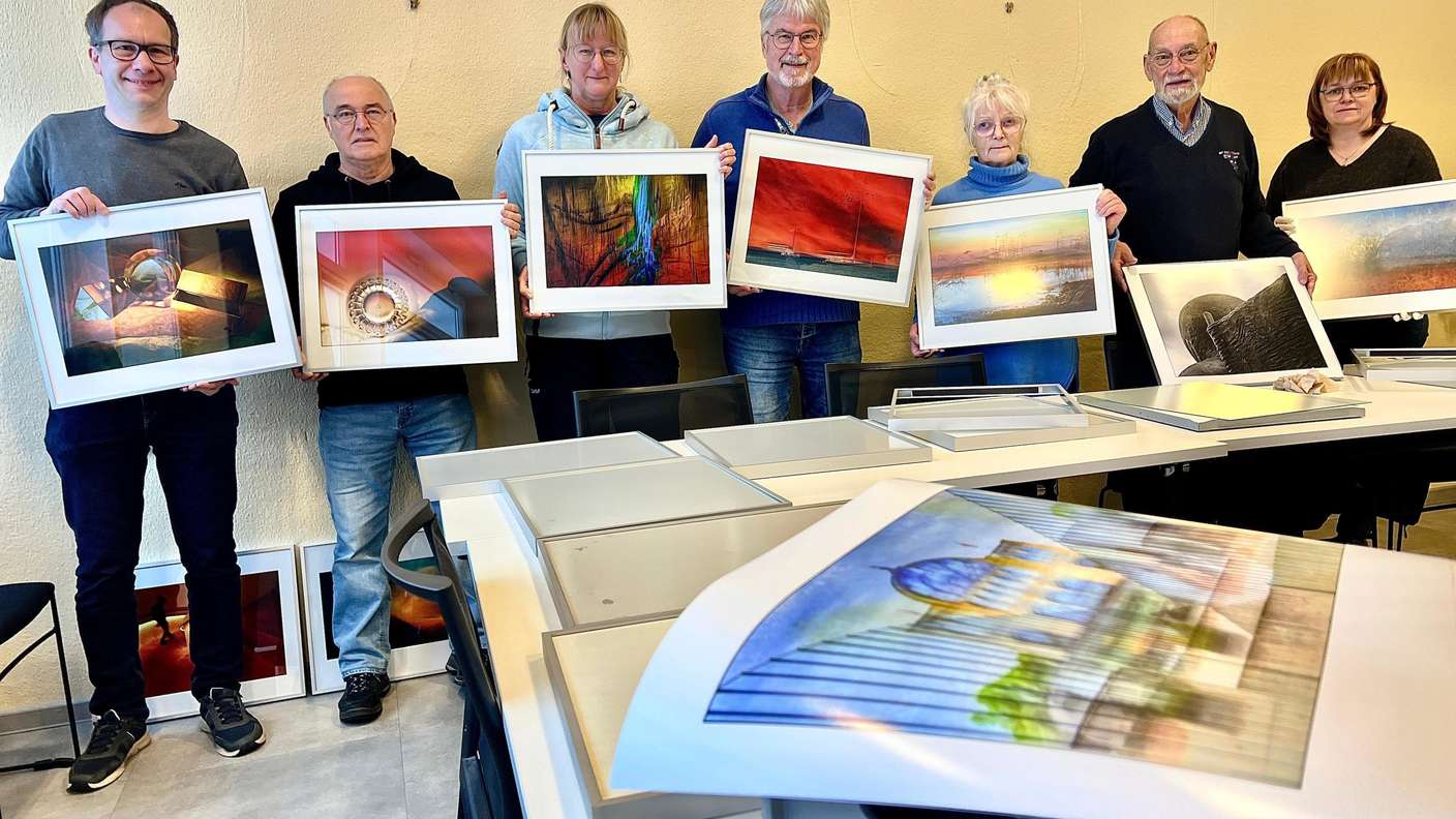 Das siebenköpfige Team Photo Art ‘20 präsentiert beim Neujahrsempfang die neue Ausstellung „Fokus: Unerwartet“ im Kulturort 8Giebel.