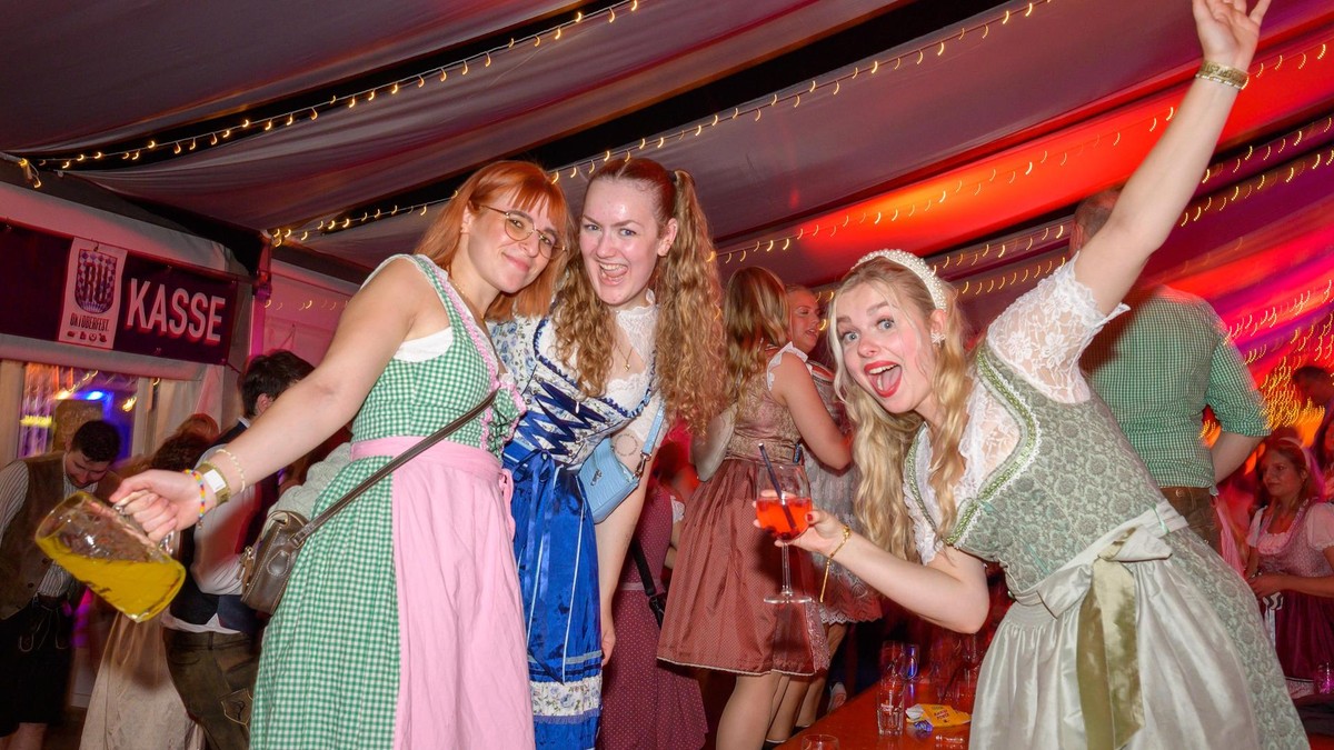 Essen: Blaulichtparty auf dem Rü-Oktoberfest