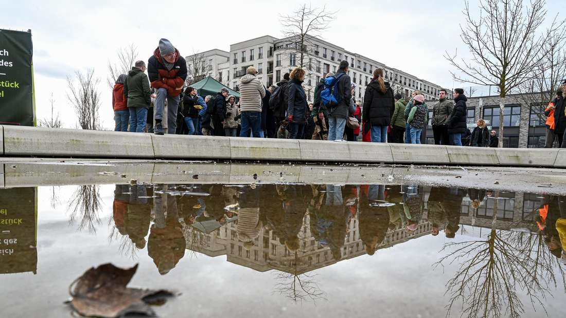 Frankfurt am Main, 03.02.2024, Stadtteil Europaviertel / Gallus. Europagarten, Rundgang mit Bürgerbeteiligung, Treffpunkt: Tel-Aviv-Platz, Europa-Allee. (c) FOTO: Rainer Rüffer (Rueffer)