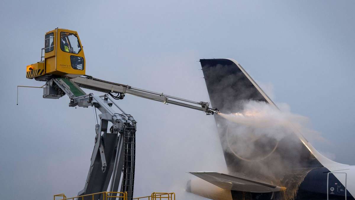 Wintereinbruch sorgt für Verspätungen am Flughafen Frankfurt – Nachtflugverbot ausgehebelt