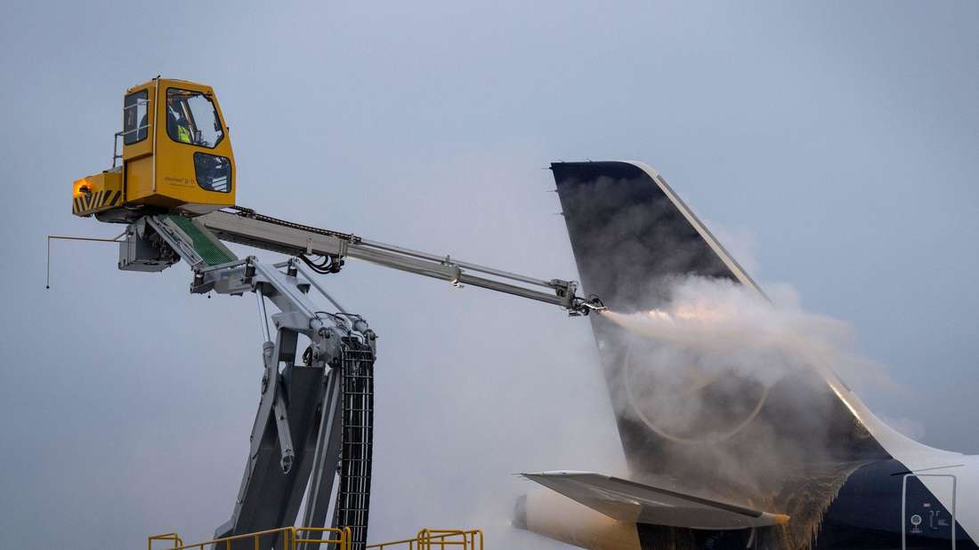 Flugzeugenteisung auf dem Frankfurter Flughafen