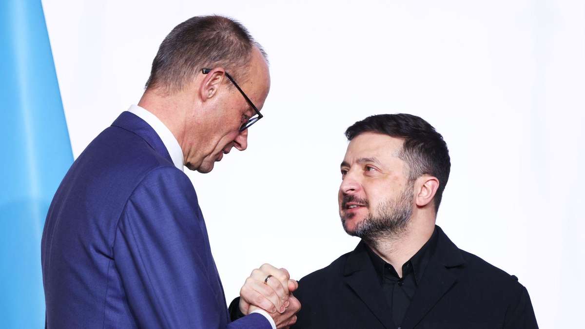 Debatte über NATO-Friedenstruppe läuft – Russland attackiert Odessa