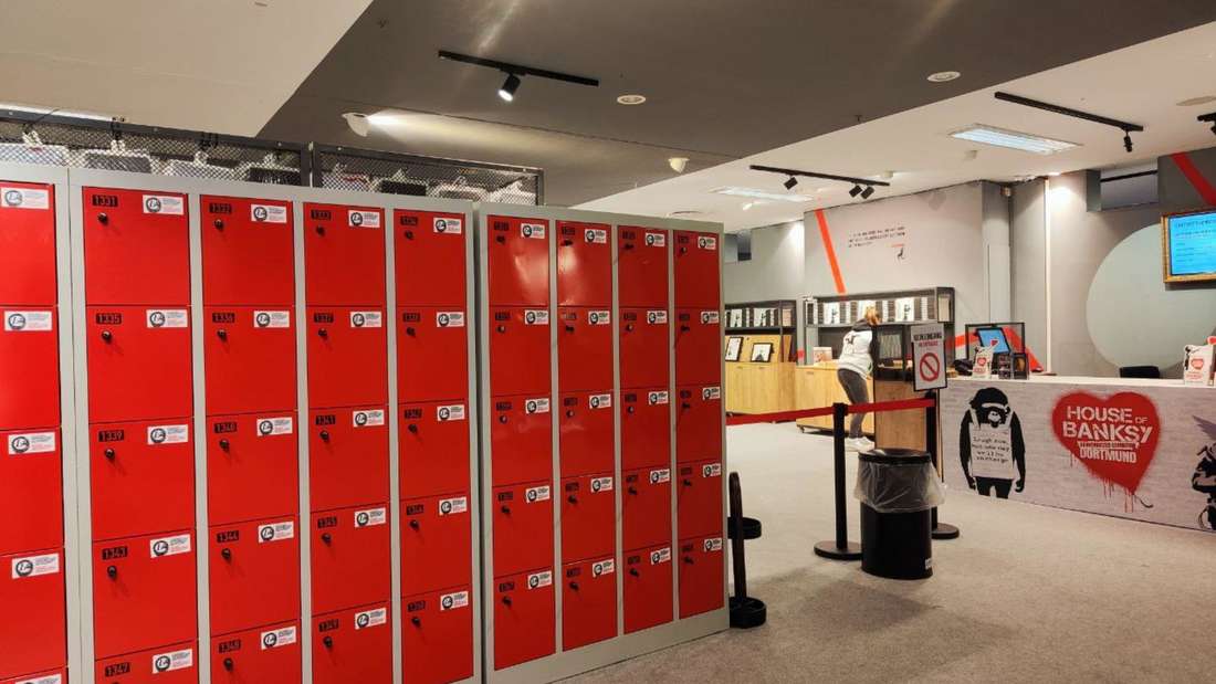 Blick auf die Spinde im Kassenbereich.