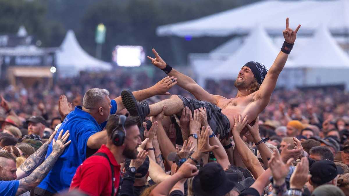 Wacken Open Air 2024 - Sonne und Metal Musik Sonne und gute Laune in Wacken am Donnerstag. Die Headliner stürmen die Büh