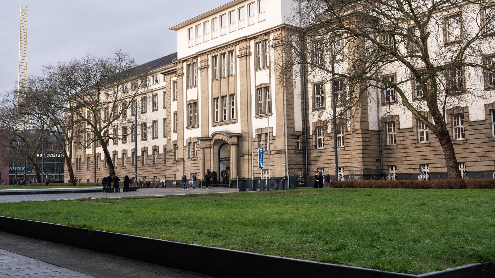 Duisburger (33) soll eigene Tochter im Schlafzimmer missbraucht haben