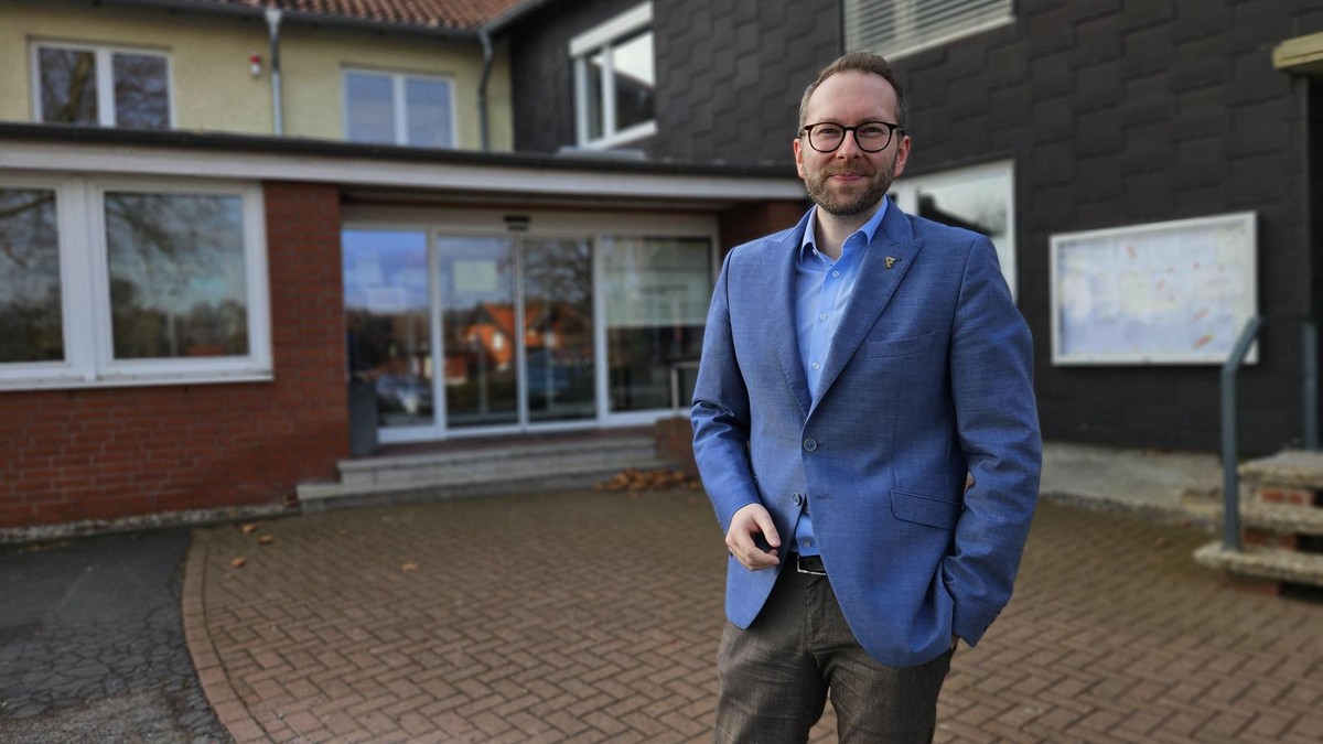 Noch ist die Samtgemeinde schuldenfrei. Bürgermeister Frederik Brandt (parteilos) erklärt die Lage. Frederik Brandt Baddeckenstedt