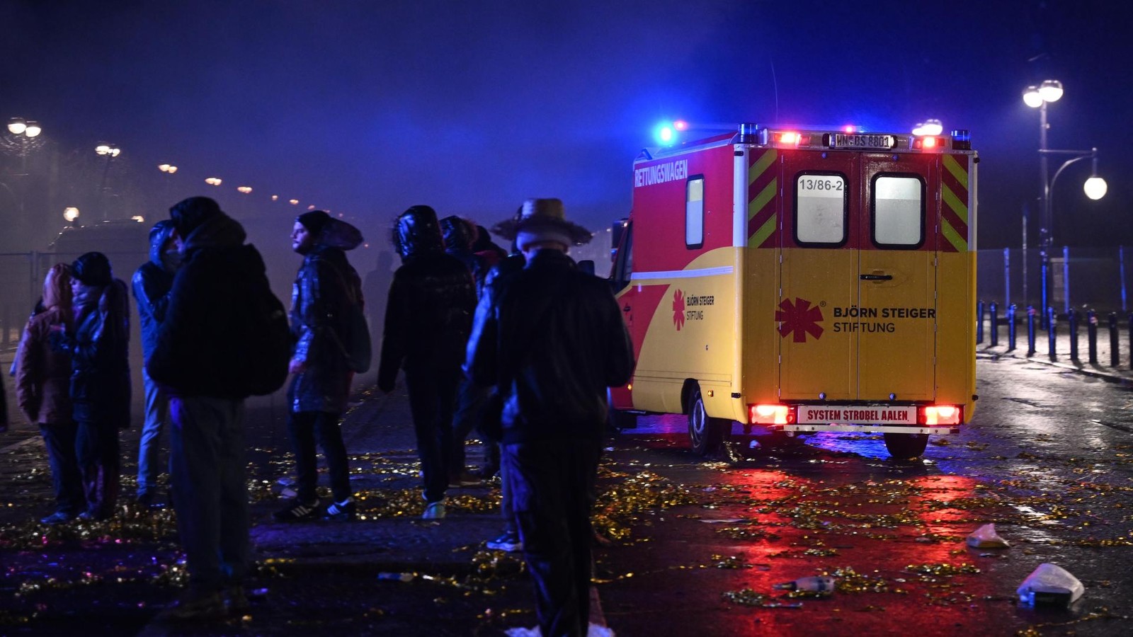 acht Kinder schwer verletzt ++ mehrere Autos in Flammen