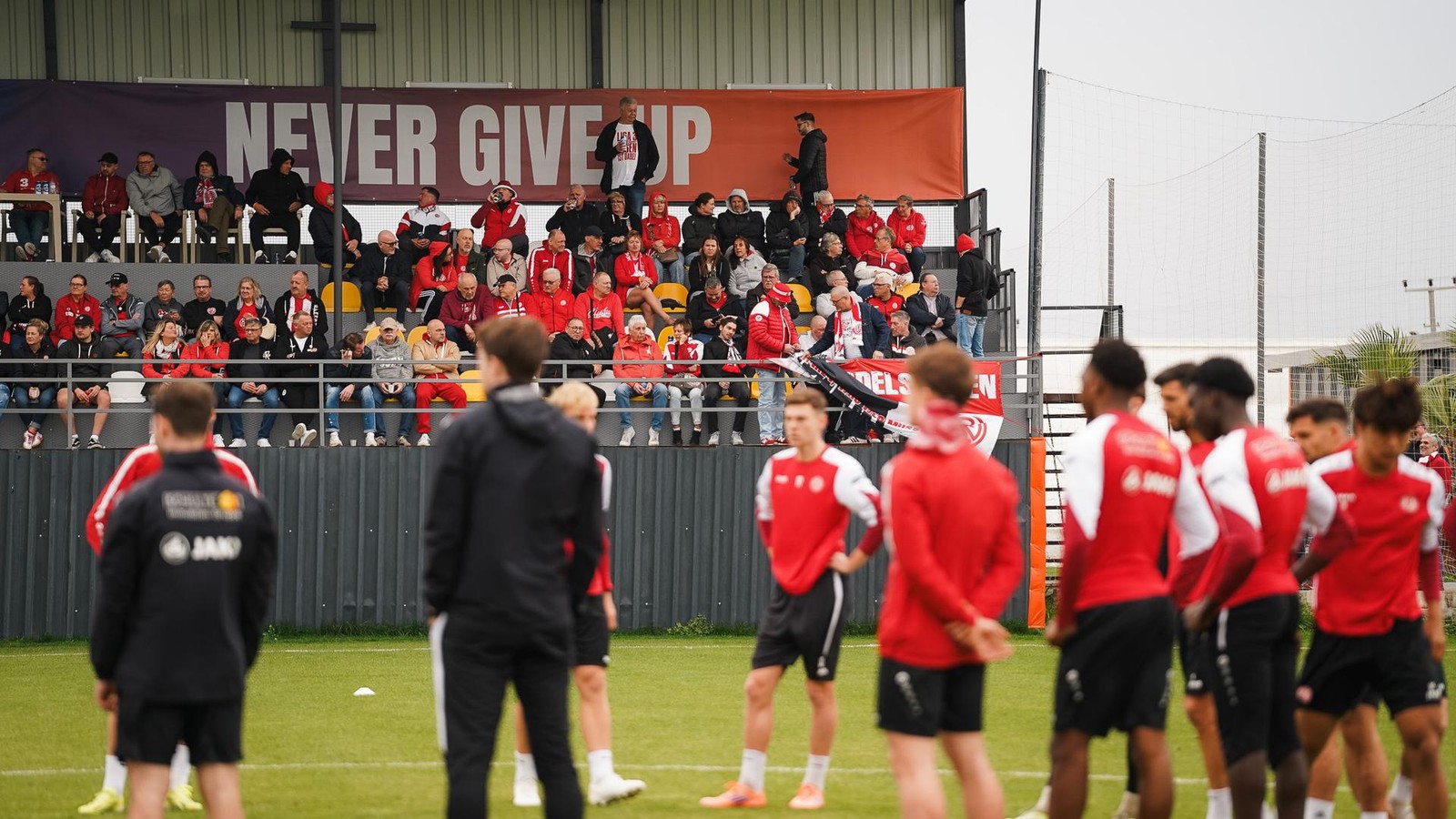 Fanabend in der Türkei – RWE-Kapitän sorgt mit Spruch über Viktoria Köln für Erheiterung