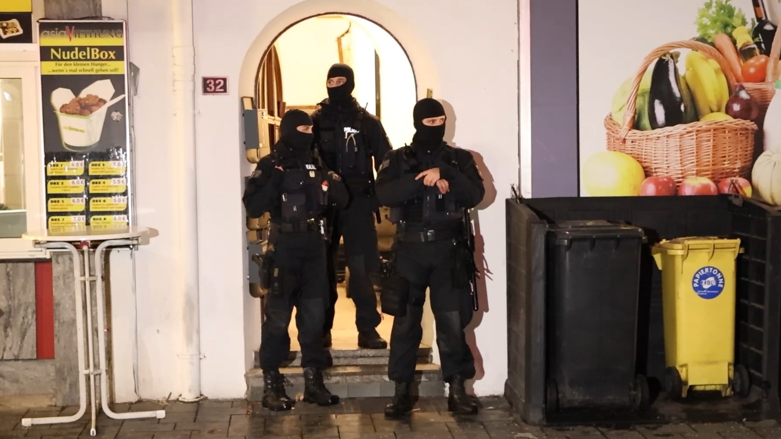 SEK durchsucht Wohnungen in Gladbeck