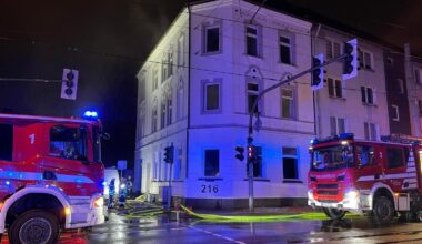 Feuerwehr löscht Feuer an der Dorstener Straße