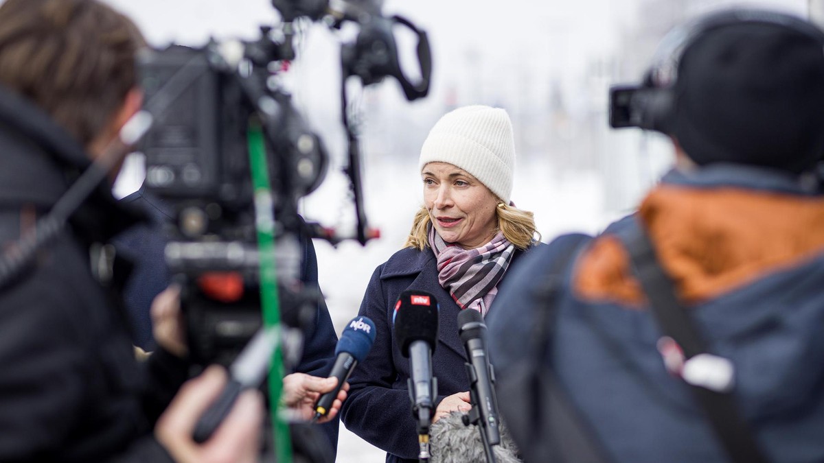 Nach Sturmtief Elli - Statement Bahnchefin: Evelyn Palla bei einer Medienrunde.