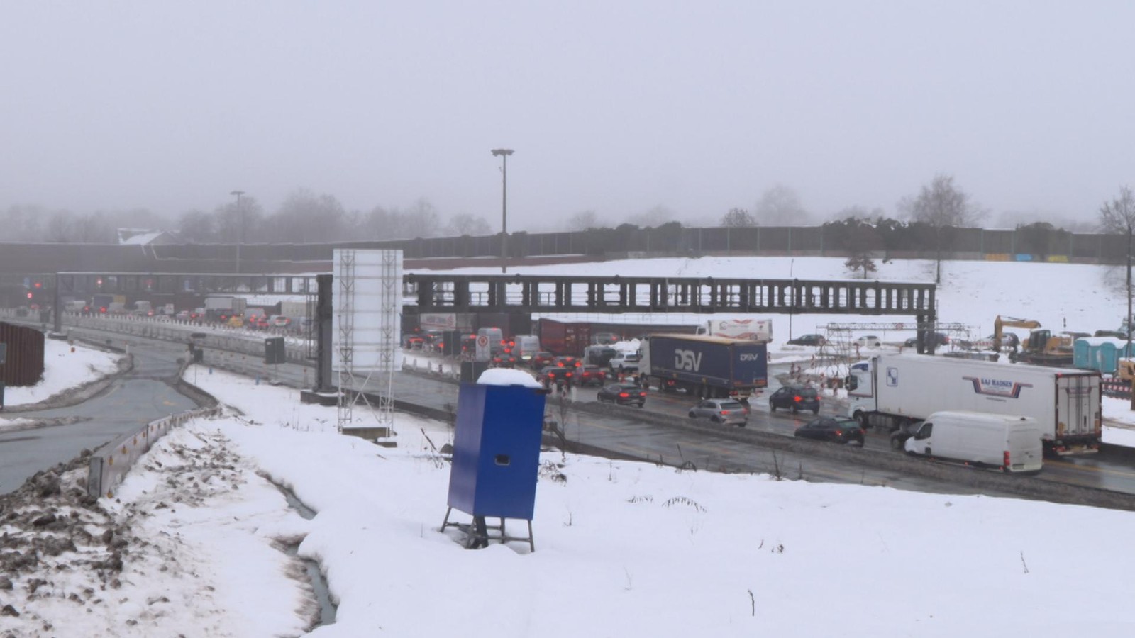 Wetter Hamburg: Unfall im überspülten „Canyon“ – Sperrung in Elbtunnel wegen Eisplatten - Hamburger Abendblatt