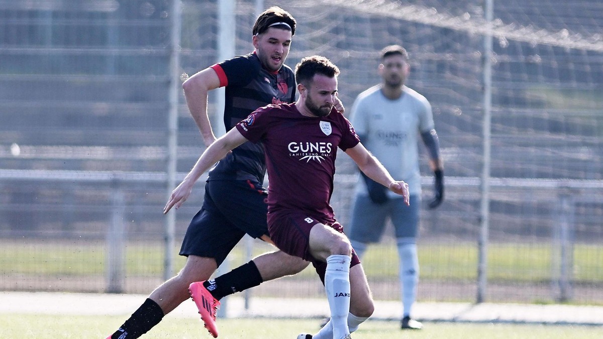 Fußball Bezirksliga: SV Genc Osman Duisburg - SC Werden-Heidhausen