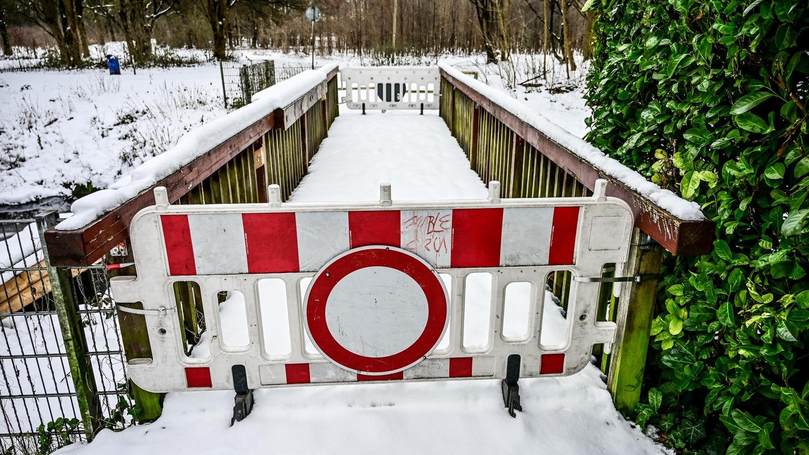Brücke an beliebtem See ist gesperrt: Das ist die Ursache