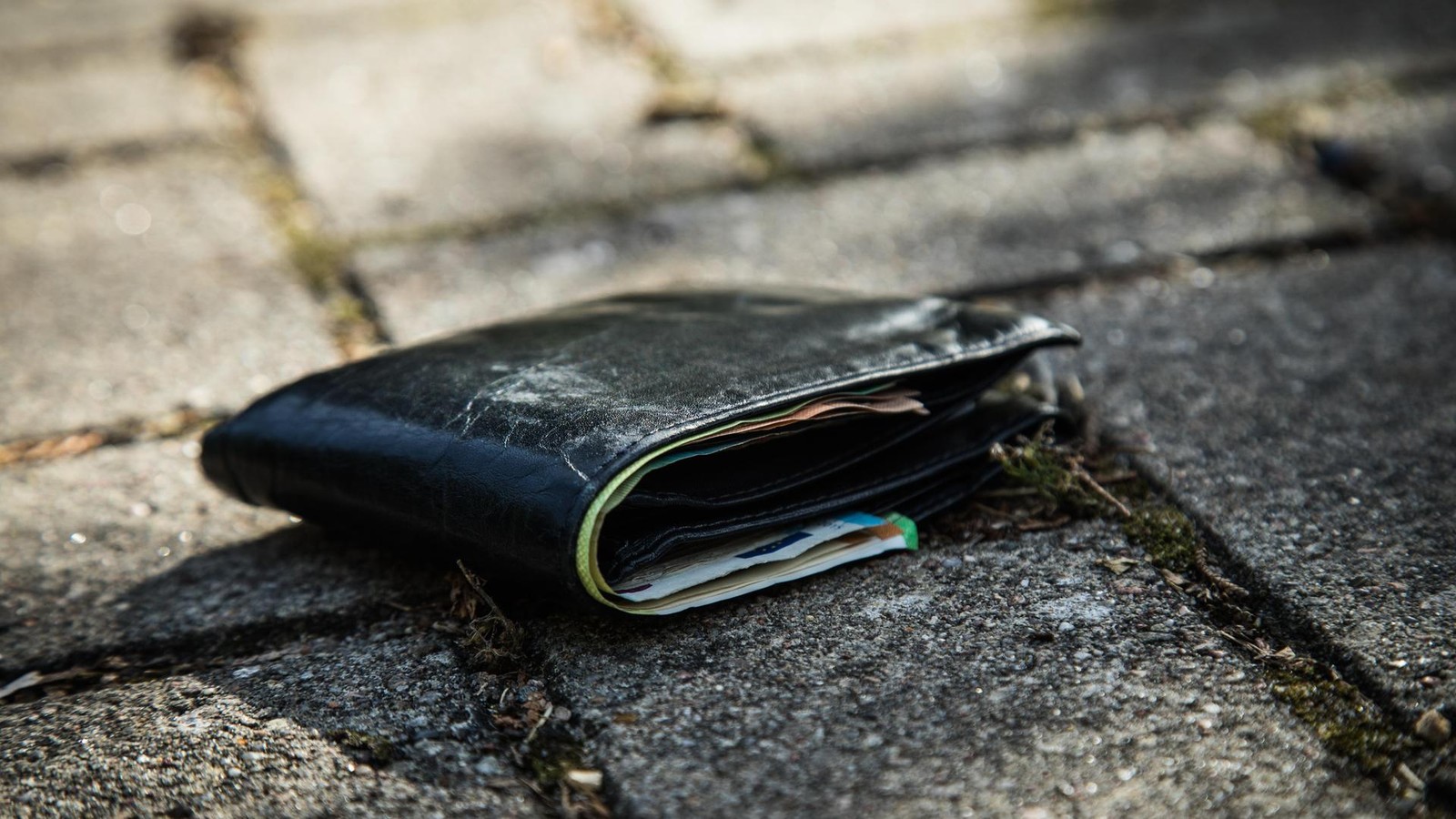 Bochumer in der Innenstadt ausgeraubt und getreten: Polizei sucht Zeugen