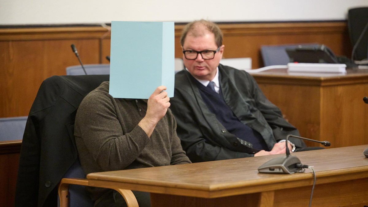 Prozessauftakt gegen Polizisten wegen versuchten Totschlags