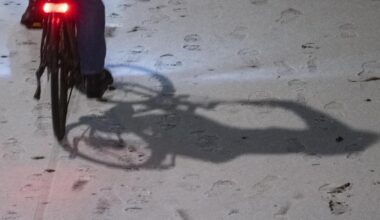 Radfahrer flüchtet nach schwerem Unfall mit Fußgänger