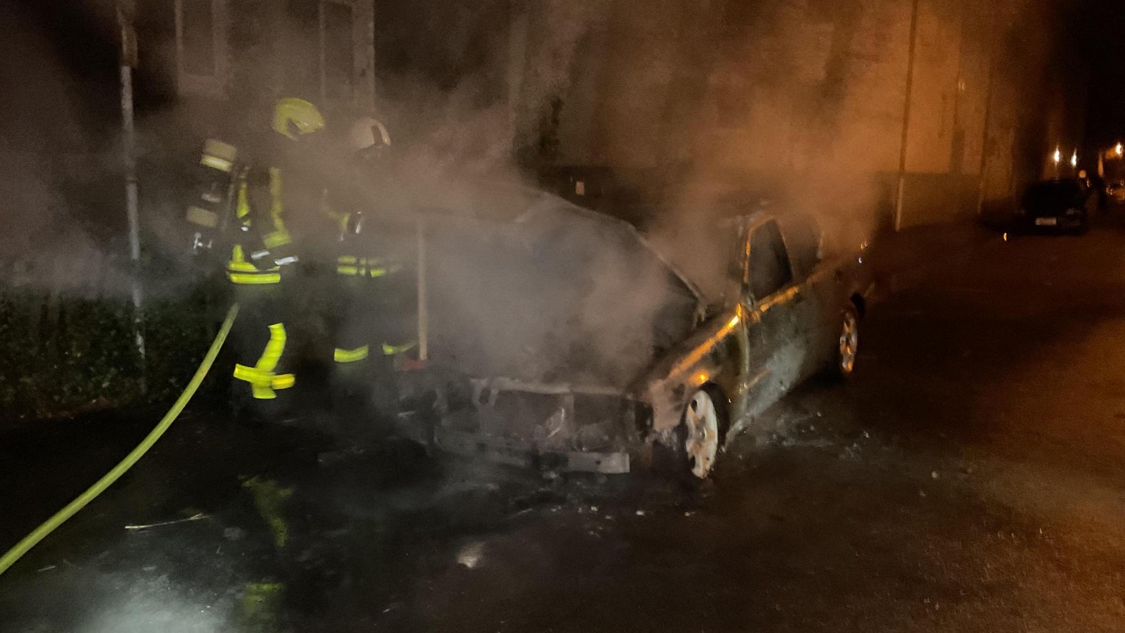 Pkw brennt an der Herzogstraße in Schwelm