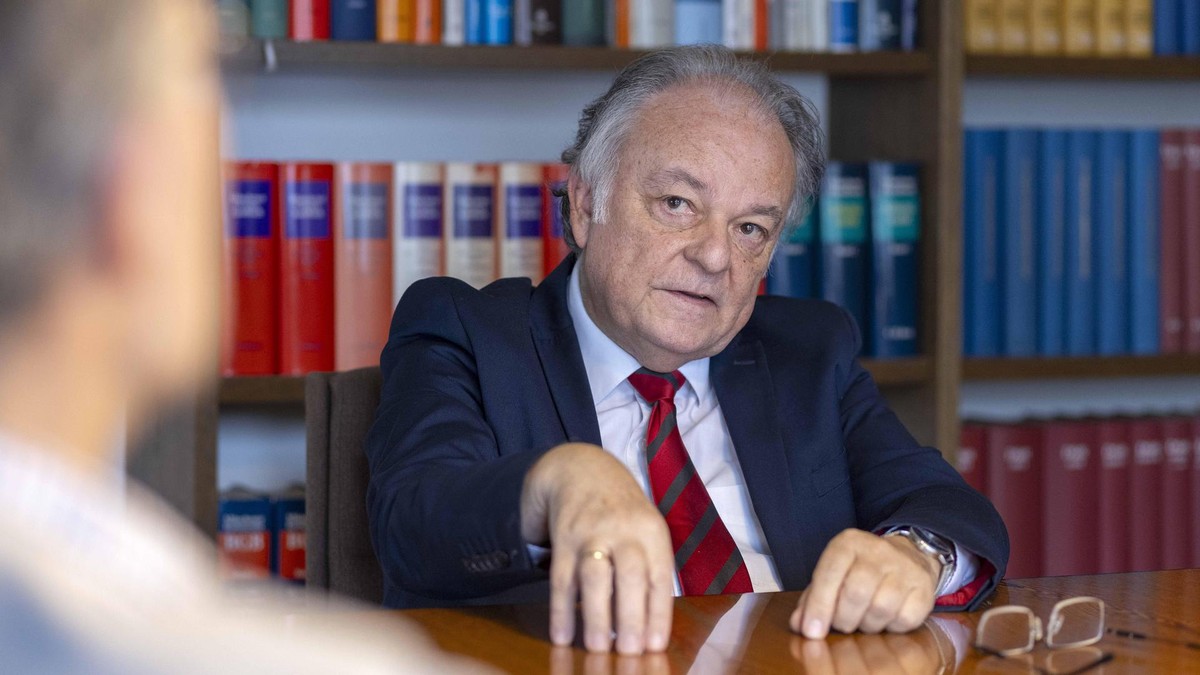 Der Herner Rechtsanwalt Wolfgang Bruch verabschiedet sich aus Kanzlei und Gerichtssälen. Mit der WAZ hat er zurückgeblickt. Der Herner Rechtsanwalt Wolfgang Bruch