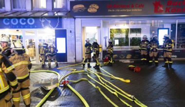 Brand in der Essener Fußgängerzone: Feuerwehr rückt aus