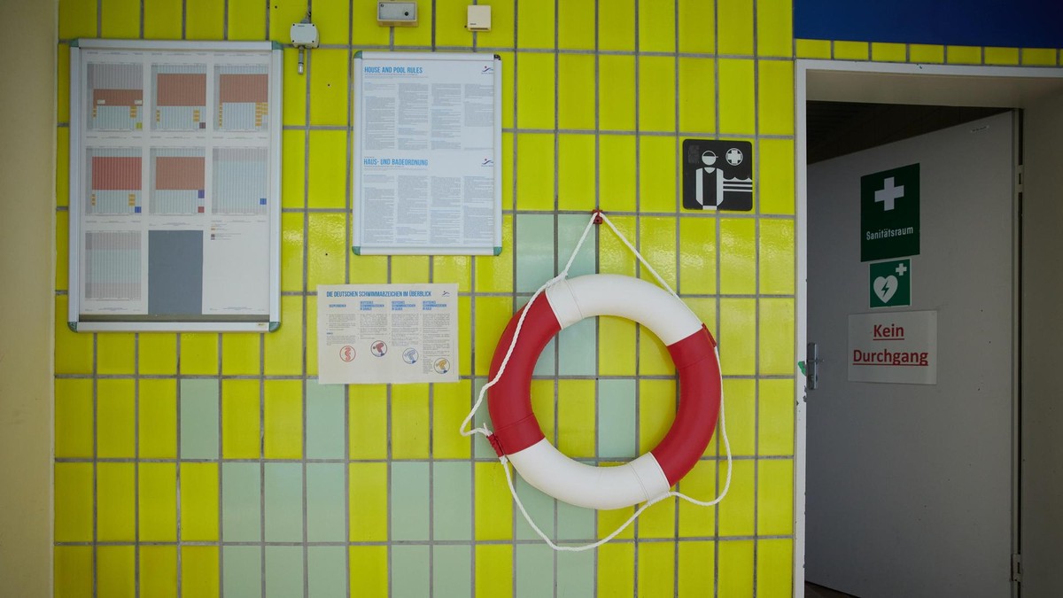 Die Fliesen im Kombibad Seestraße zeugen noch von einer anderen Zeit. Ein Tag im Kombibad Seestraße