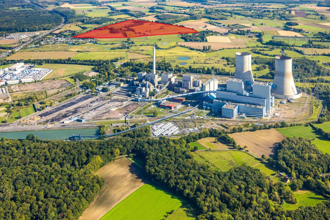 Hier soll gerechnet werden: Der rote Bereich markiert das Industriegebiet Westfalen. Links daneben befinden sich die Autobahn 2 und der Campingplatz, in der Bildmitte des ehemalige Kraftwerk Westfalen. 