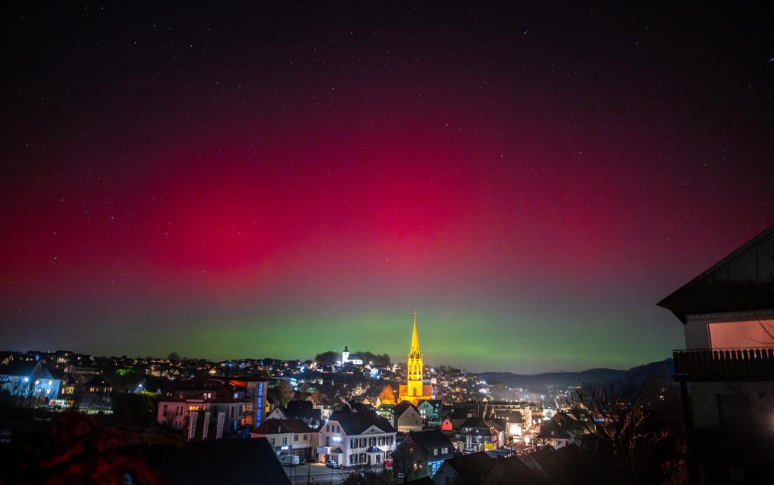 Der Himmel über NRW war bunt! Polarlichter haben am 19. Januar die Nacht erhellt. Wir haben viele tolle Bilder vom Himmelsspektakel.