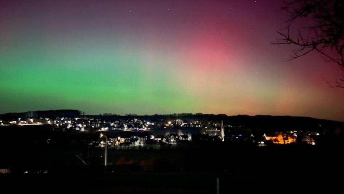 Die Polarlichter über Sundern-Westenfeld im Sauerland.