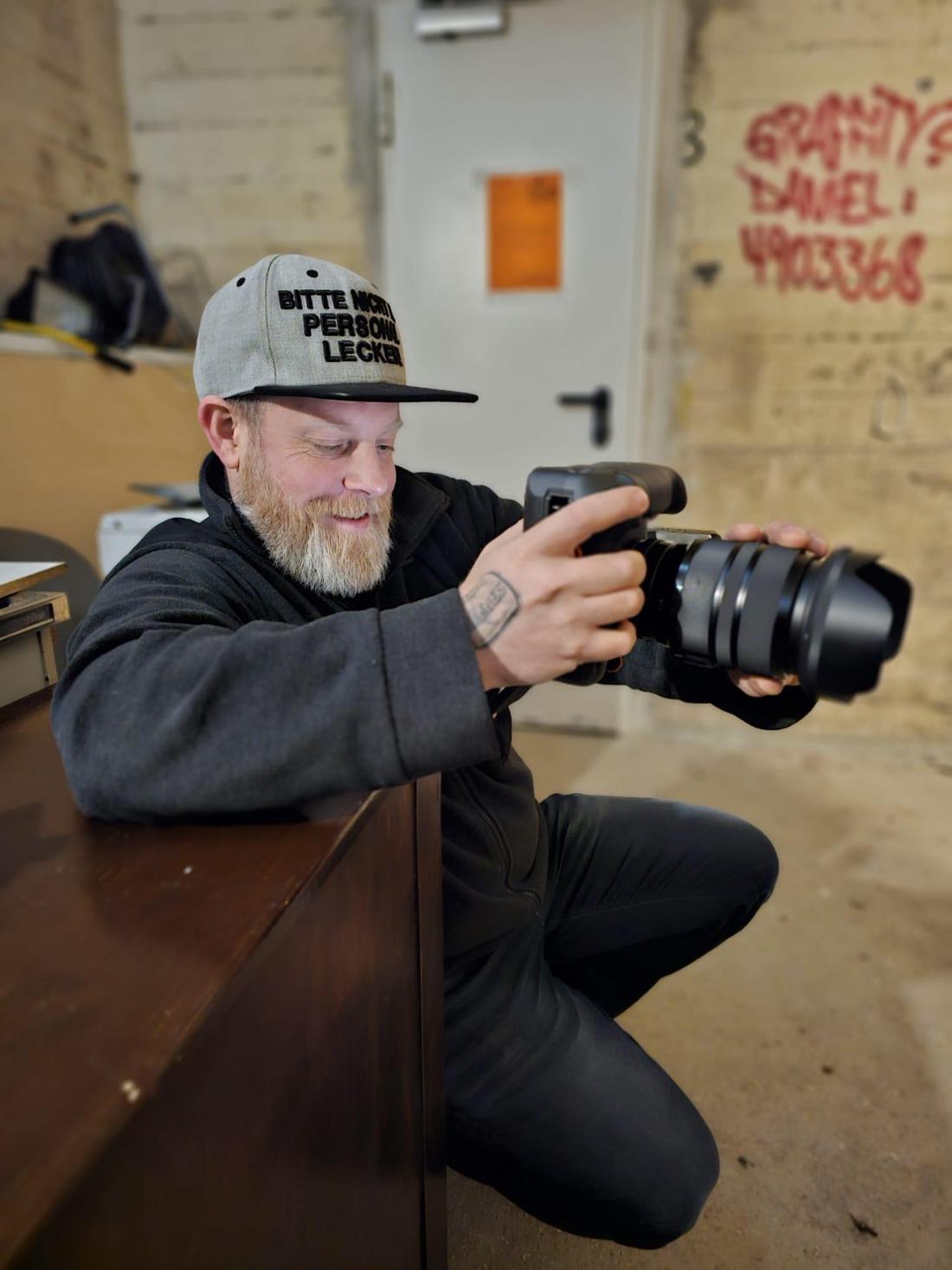 Auch bei Albumcover Shootings ist Mulder mit Herz dabei: Hier 2024 für die Band „Maroon to Black“ aus Hamburg.