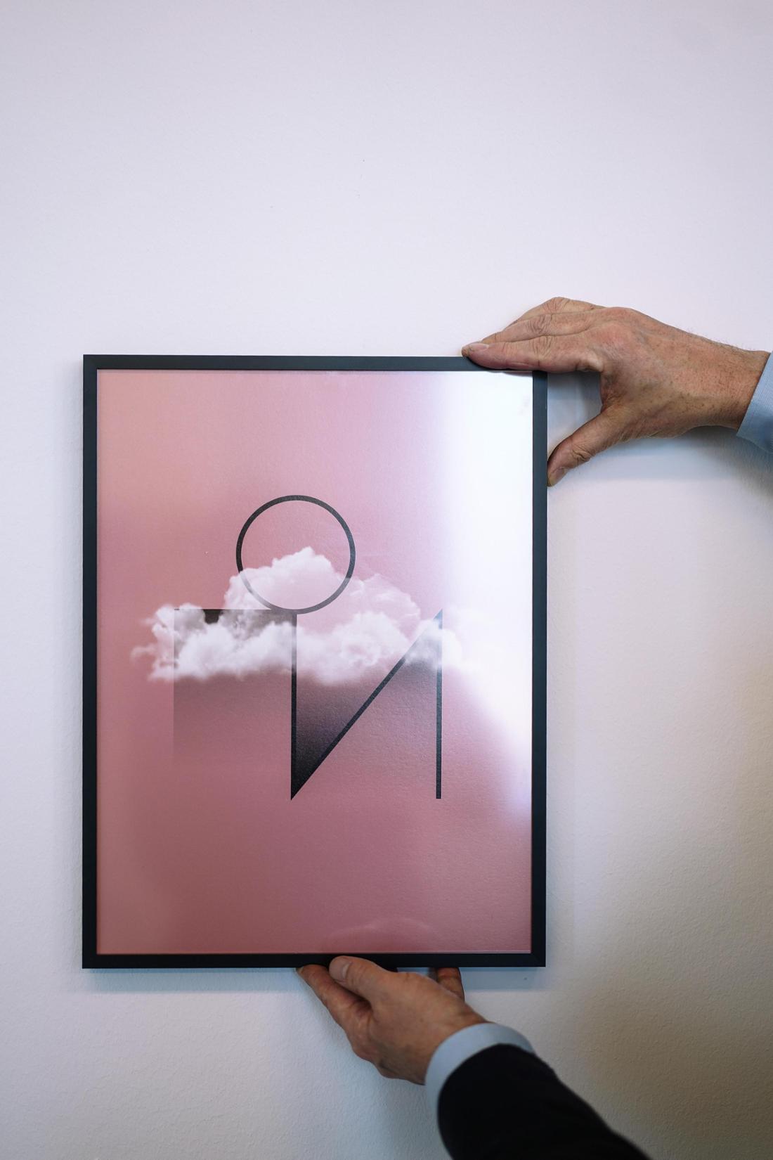 hier: Galerie Kai Middendorff Arbeiten von Markus Weisbeck Für KUL (aktuell): wir möchten Sie ganz herzlich zum Presserundgang im ‚House of Galleries‘ am 22. Januar 2026 im TRIANON-Tower in Frankfurt einladen. Die Hängung der Galerien wird voraussichtlich noch nicht abgeschlossen sein, Sie haben dafür die besondere Gelegenheit, Einblicke in den Aufbauprozess von 43 Galerien und die Vorstandsetagen im 42. bis 44. Stock zu erhalten. PresserundgangMittwoch, 22. Januar 2026, 11–12 Uhr, TRIANON, Mainzer Landstraße 16, 60325 Frankfurt am MainChristoph Boeckheler 21.01.2026copyright boeckheler 2026