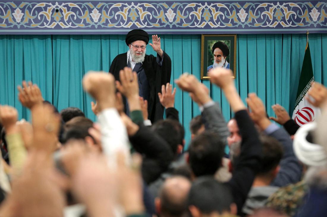 Ayatollah Ali Khamenei bei einer Veranstaltung in Teheran Anfang Januar 2026. Der oberste Führer des Iran soll sich aus Angst vor einem US-Angriff in einem Bunker verschanzt haben.