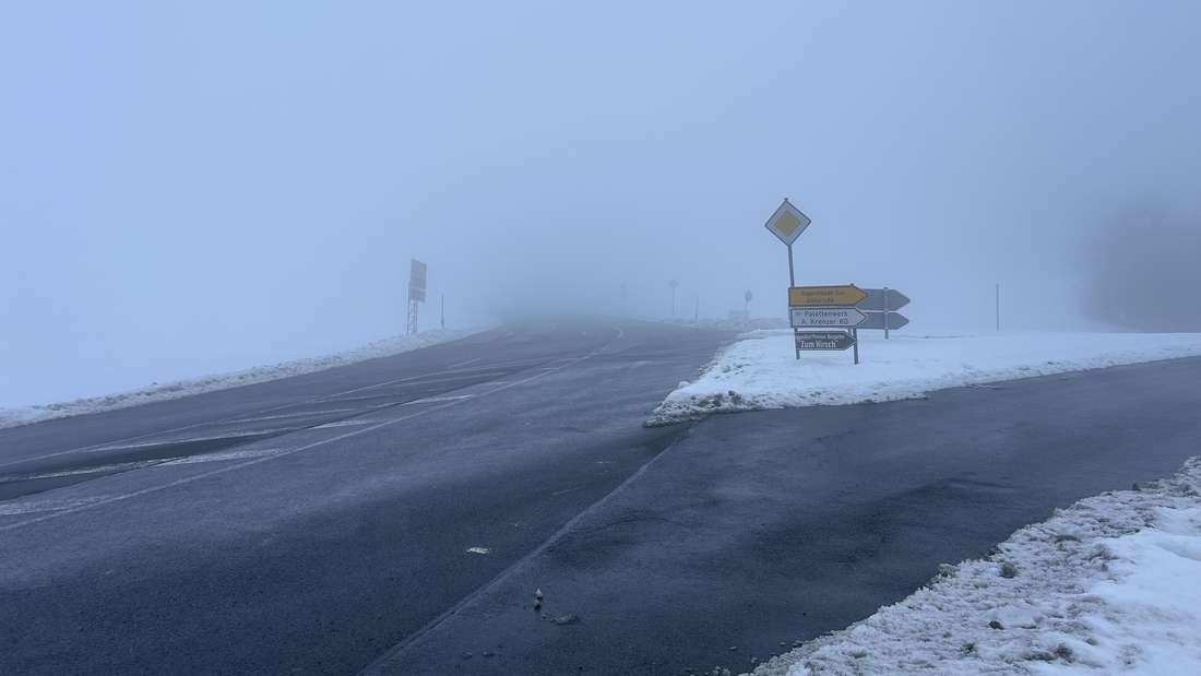 Die Landesstraße zwischen Abtsroda und der Wasserkuppe.	