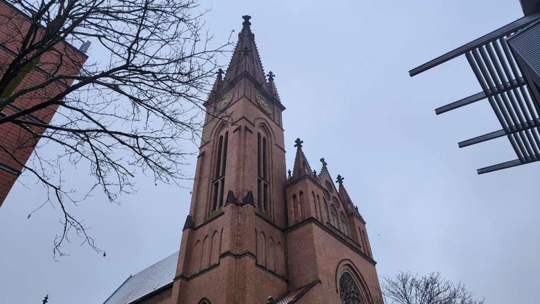 Blick auf die Kirche von außen.