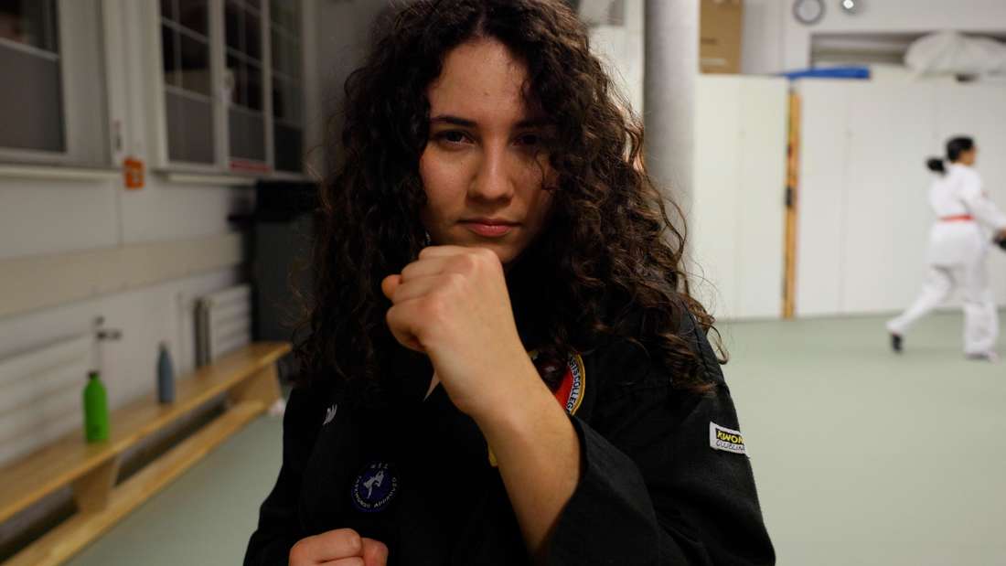 Aylin Çaka bringt Frauen bei, sich zu wehren. Dabei stärkt sie ihre Schülerinnen körperlich und mental.